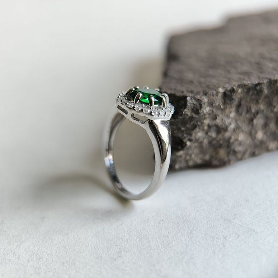 Серебряное кольцо с изумрудом nano 1.397ct