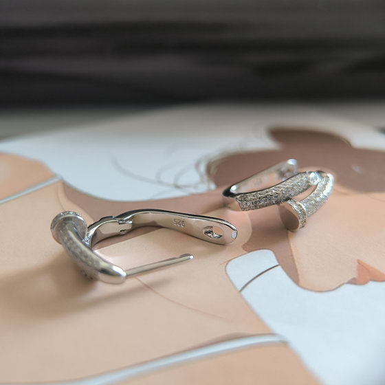 Серебряные серьги с фианитами