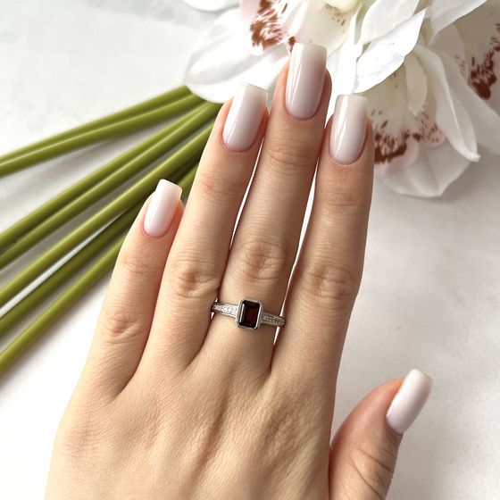 Серебряное кольцо с гранатом 1.453ct