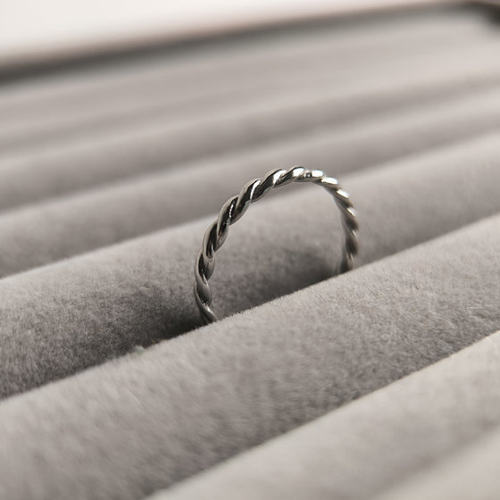 Серебряное кольцо без камней