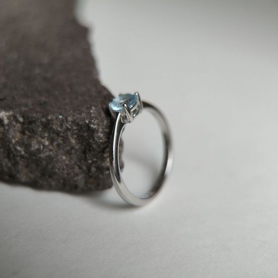 Серебряное кольцо с топазом 0.6ct