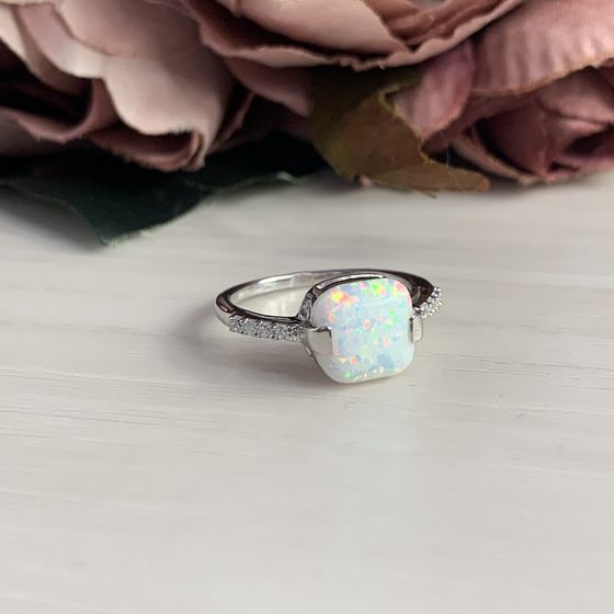 Серебряное кольцо с опалом