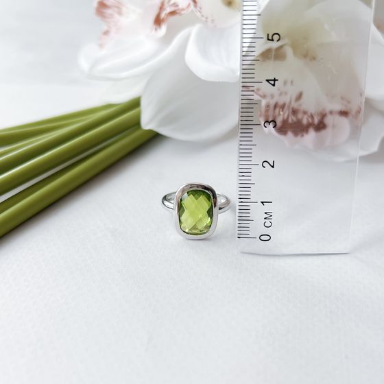 Серебряное кольцо с хризолітом 6.933ct