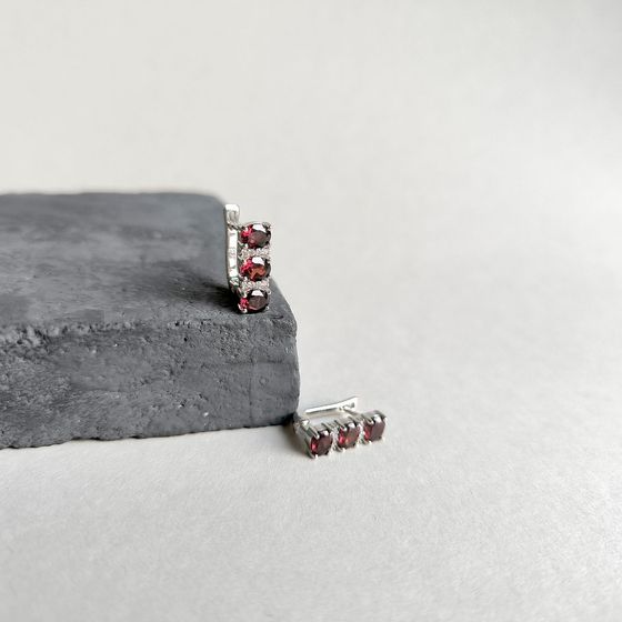 Серебряные серьги с гранатом 2.852ct