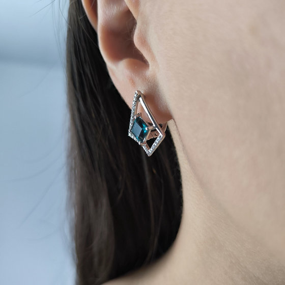 Серебряные серьги с топазом Лондон Блю 2.369ct, фианитами