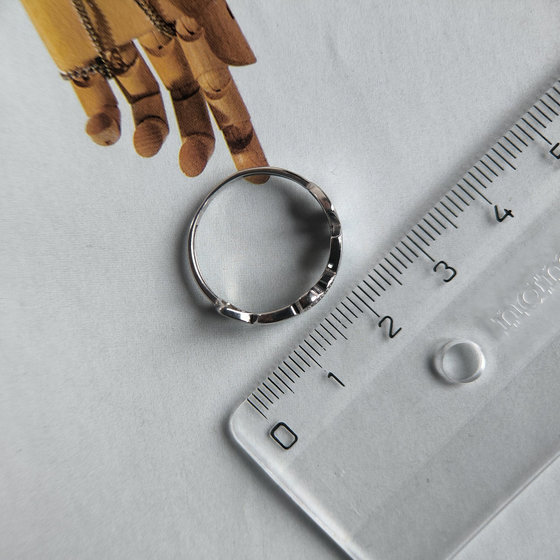 Серебряное кольцо с фианитами