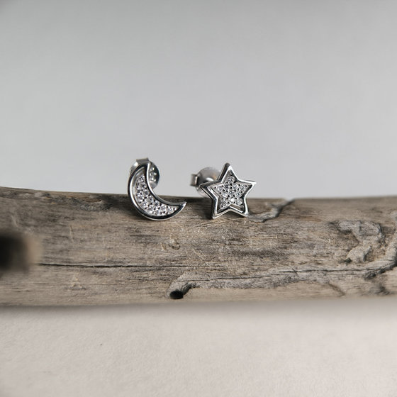 Серебряные серьги с фианитами