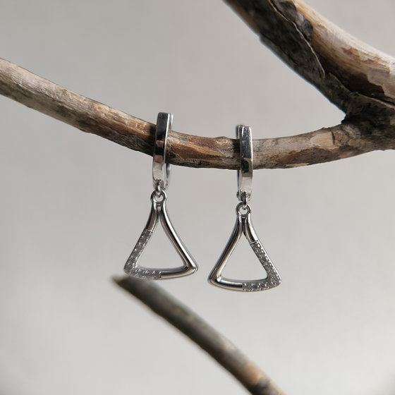 Серебряные серьги с фианитами 0.2ct