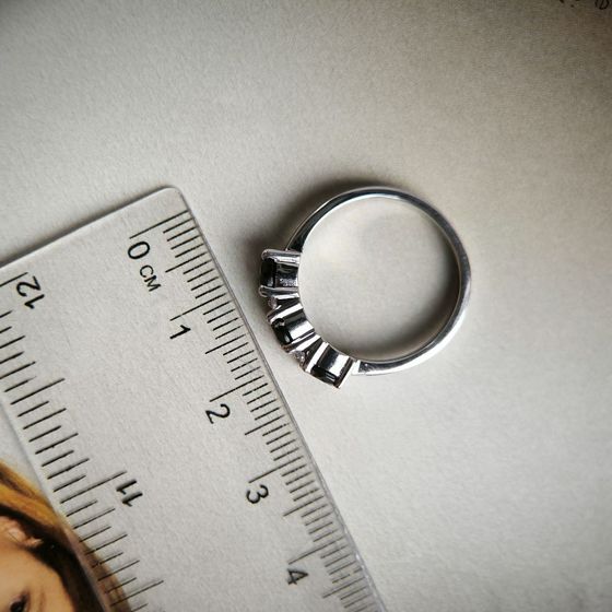 Серебряное кольцо с раухтопазом (дымчатым кварцем) 1.47ct, фианитами