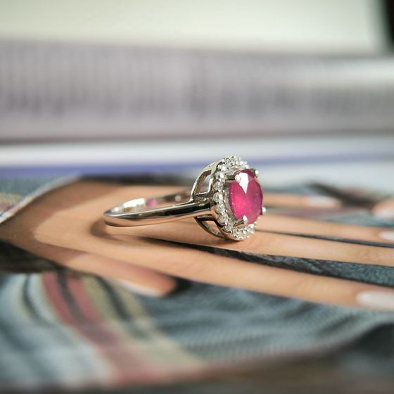 Серебряное кольцо с рубином 3.045ct
