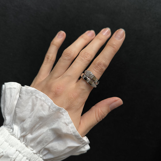 Серебряное кольцо с фианитами