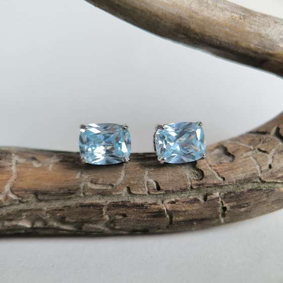 Серебряные серьги с фианитами