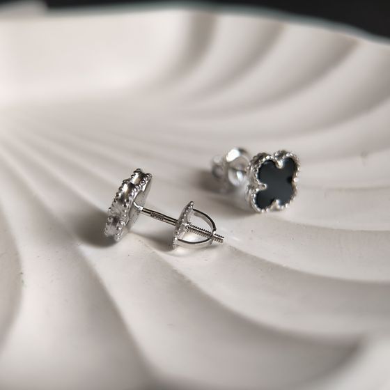 Серебряные серьги с ониксом