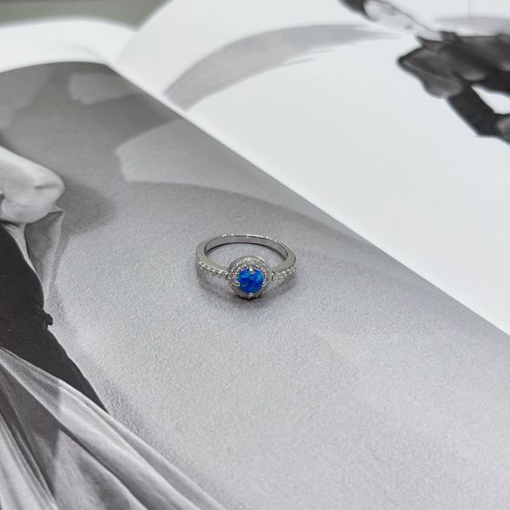 Серебряное кольцо с опалом 0.573ct, фианитами