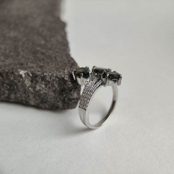 Серебряное кольцо с раухтопазом (дымчатым кварцем) 3.192ct, фианитами