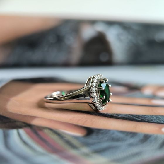 Серебряное кольцо с изумрудом nano 1.397ct