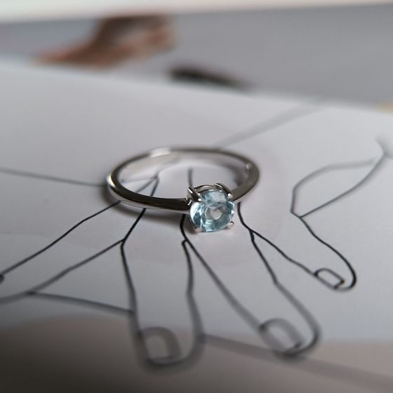 Серебряное кольцо с топазом 0.6ct
