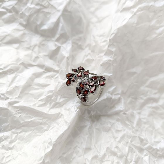 Серебряное кольцо с гранатом 4.212ct