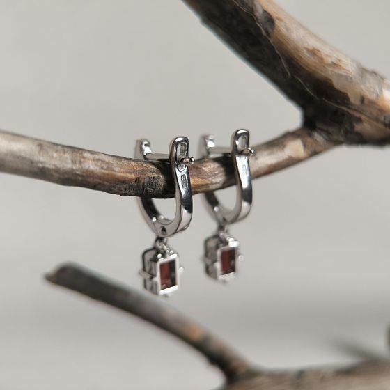 Серебряные серьги с гранатом 2.605ct