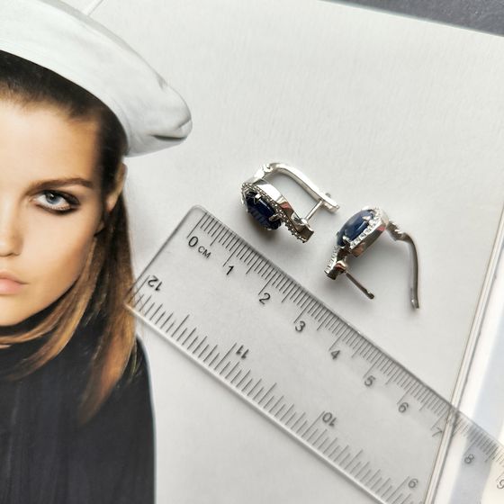 Серебряные серьги с сапфиром 7.667ct, фианитами