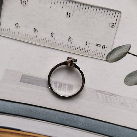 Серебряное кольцо с гранатом