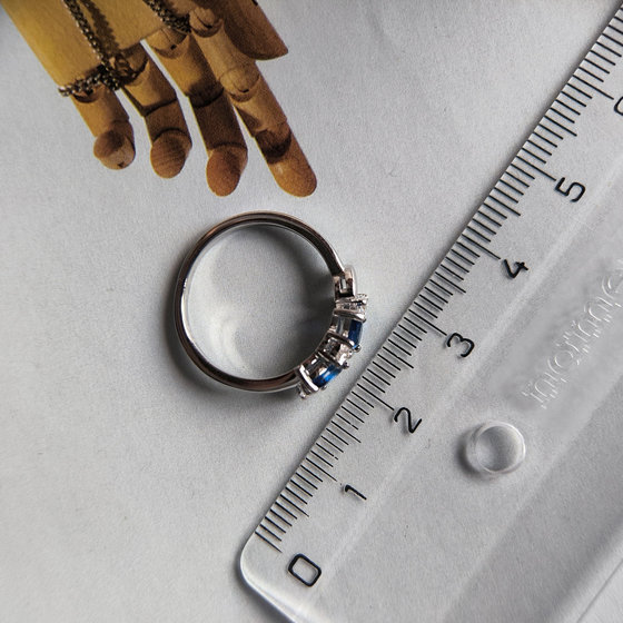 Серебряное кольцо с сапфиром nano