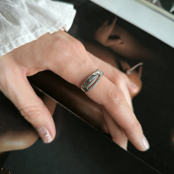 Серебряное кольцо с фианитами