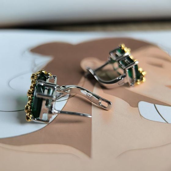Серебряные серьги с изумрудом nano
