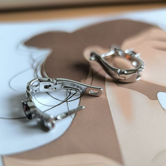 Серебряные серьги с гранатом 0.913ct, фианитами