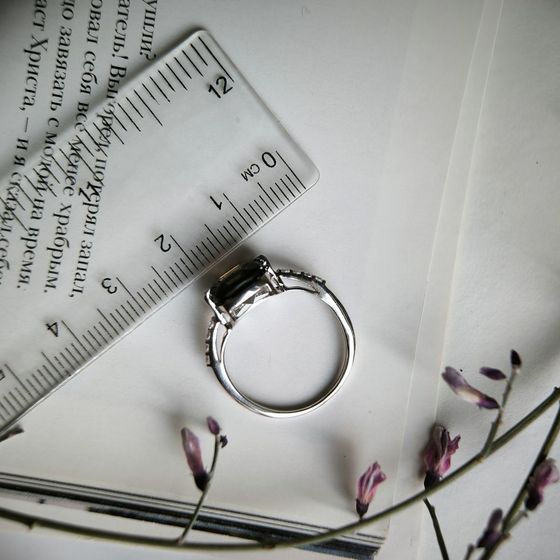 Серебряное кольцо с раухтопазом (дымчатым кварцем) 2.932ct, фианитами