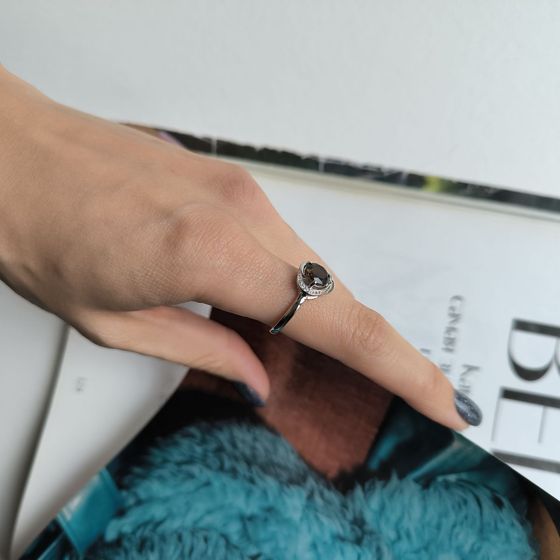 Серебряное кольцо с раухтопазом (дымчатым кварцем) 1.171ct, фианитами