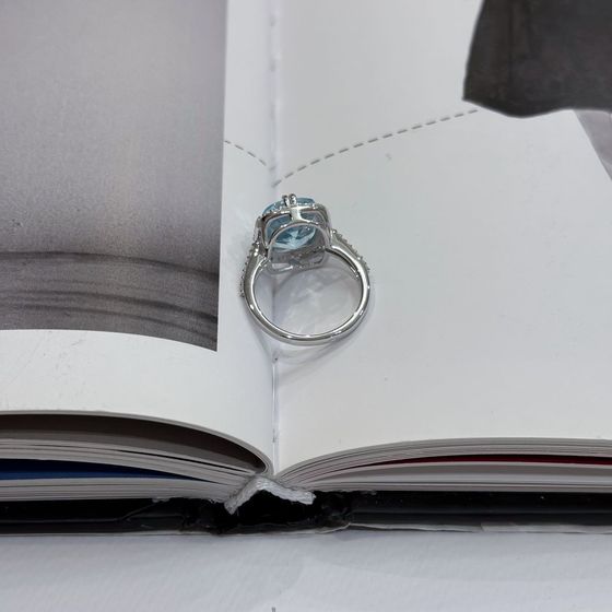 Серебряное кольцо с топазом 6.89ct, фианитами