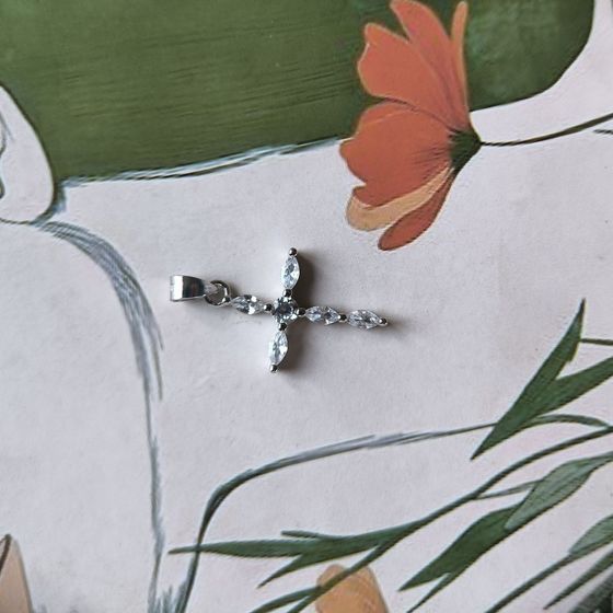 Серебряный крестик с фианитами