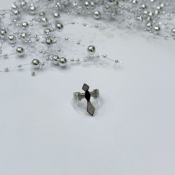 Серебряное кольцо с фианитами