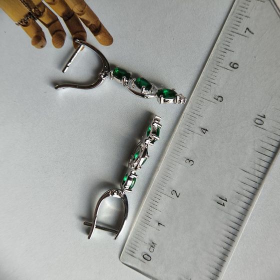 Серебряные серьги с изумрудом nano 2.338ct