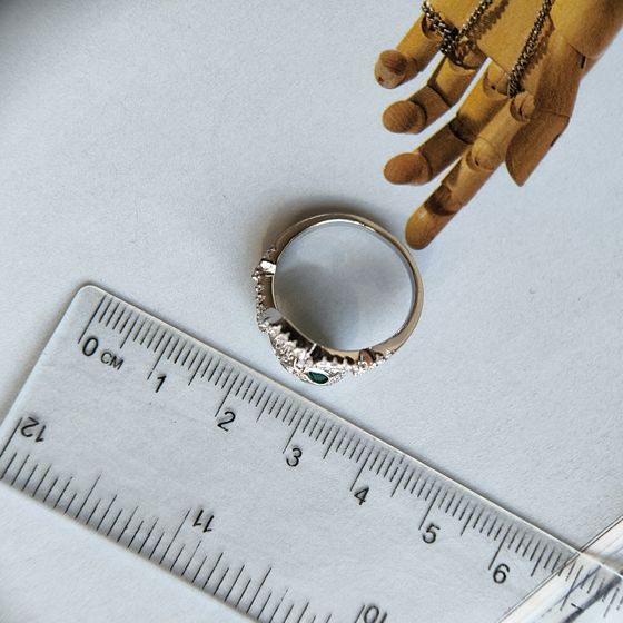 Серебряное кольцо с фианитами