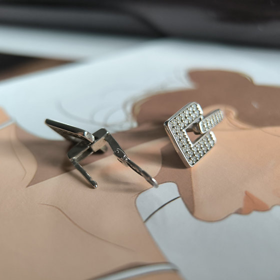 Серебряные серьги с фианитами