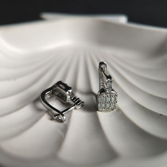 Серебряные серьги с фианитами