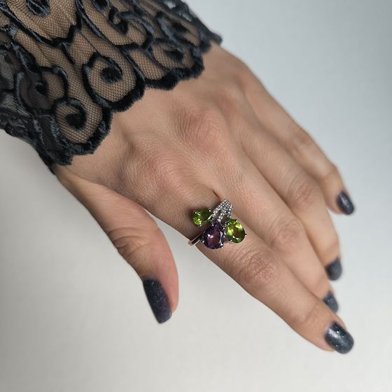 Серебряное кольцо с аметистом, хризолітом