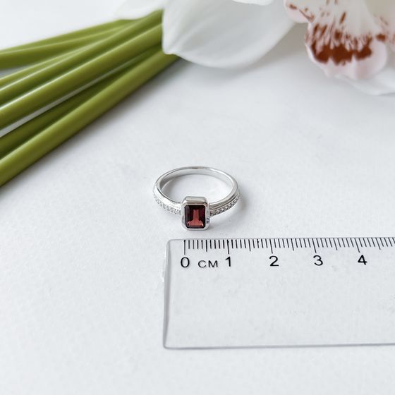 Серебряное кольцо с гранатом 1.453ct