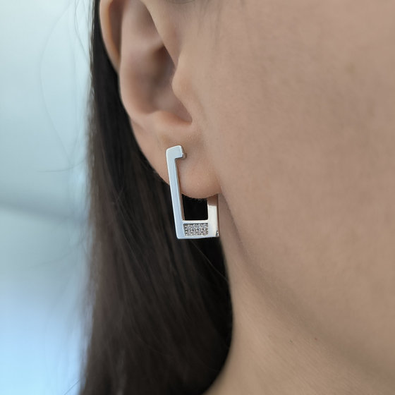 Серебряные серьги с фианитами