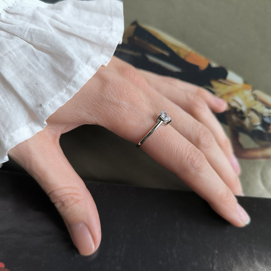 Серебряное кольцо с фианитами