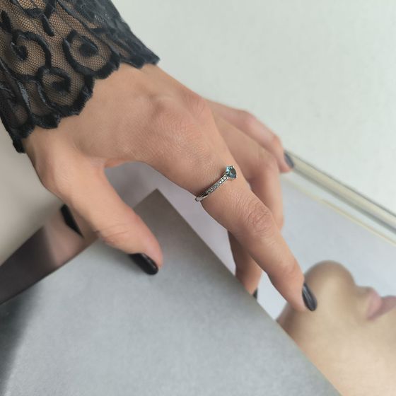 Серебряное кольцо с топазом Лондон Блю 0.536ct