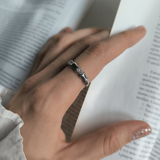 Серебряное кольцо с фианитами