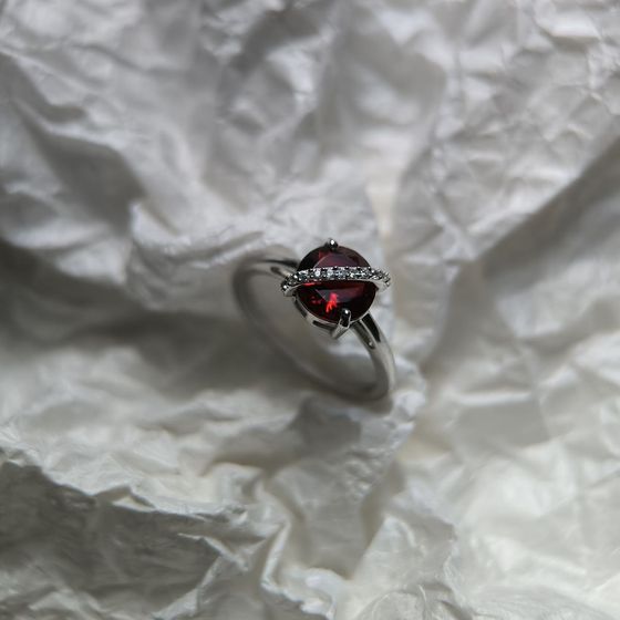 Серебряное кольцо с гранатом 1.682ct