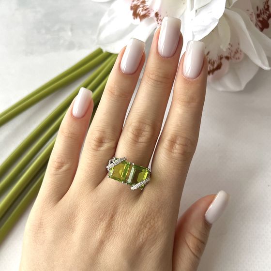 Серебряное кольцо с хризолітом 8.445ct, фианитами