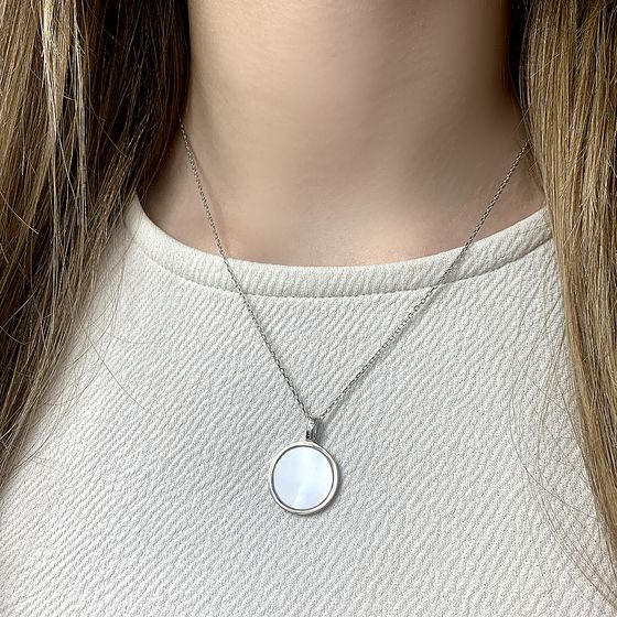 Серебряное колье с перламутром