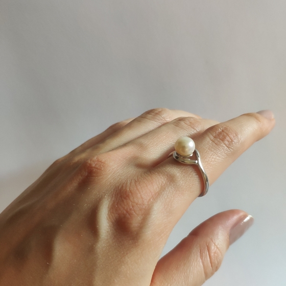 Серебряное кольцо с жемчугом 2.375ct