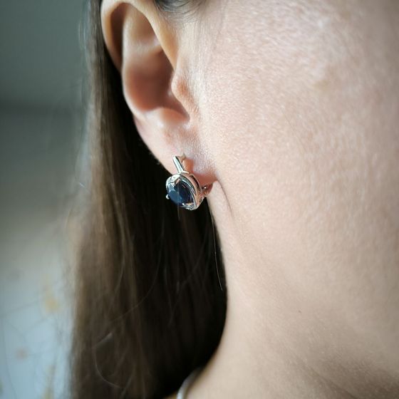 Серебряные серьги с сапфиром, фианитами