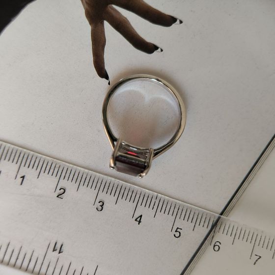 Серебряное кольцо с гранатом 2.142ct